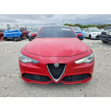 Alfa Romeo Giulia  Sedan/Limuzyna 2018,  2.0 benzyna, automat - Na sprzedaż za 29 000 zł - Tarnów - zdjęcie 2