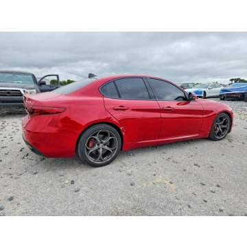 Alfa Romeo Giulia  Sedan/Limuzyna 2018,  2.0 benzyna, automat - Na sprzedaż za 29 000 zł - Tarnów - zdjęcie 4