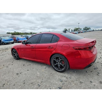 Alfa Romeo Giulia  Sedan/Limuzyna 2018,  2.0 benzyna, automat - Na sprzedaż za 29 000 zł - Tarnów - zdjęcie 5