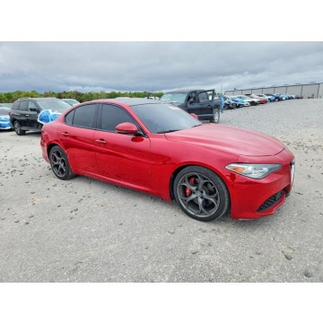 Alfa Romeo Giulia  Sedan/Limuzyna 2018,  2.0 benzyna, automat - Na sprzedaż za 29 000 zł - Tarnów - zdjęcie 3