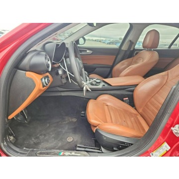 Alfa Romeo Giulia  Sedan/Limuzyna 2018,  2.0 benzyna, automat - Na sprzedaż za 29 000 zł - Tarnów - zdjęcie 7