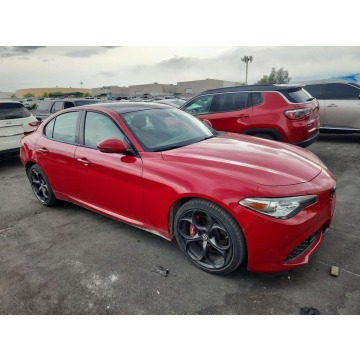 Alfa Romeo Giulia  Sedan/Limuzyna 2018,  2.0 benzyna, automat - Na sprzedaż za 32 000 zł - Tarnów - zdjęcie 2