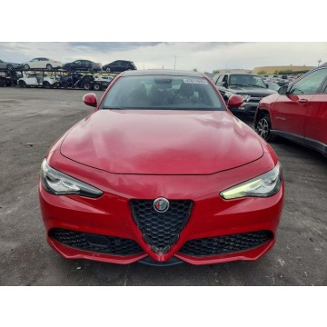 Alfa Romeo Giulia  Sedan/Limuzyna 2018,  2.0 benzyna, automat - Na sprzedaż za 32 000 zł - Tarnów - zdjęcie 3