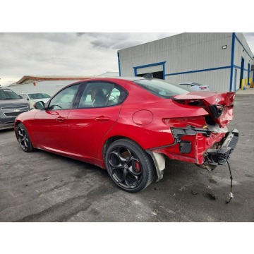 Alfa Romeo Giulia  Sedan/Limuzyna 2018,  2.0 benzyna, automat - Na sprzedaż za 32 000 zł - Tarnów - zdjęcie 5
