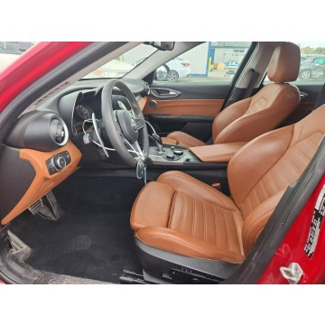 Alfa Romeo Giulia  Sedan/Limuzyna 2018,  2.0 benzyna, automat - Na sprzedaż za 32 000 zł - Tarnów - zdjęcie 7