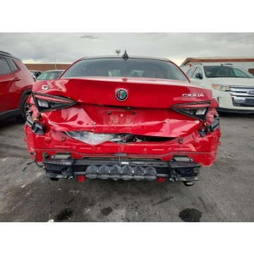Alfa Romeo Giulia  Sedan/Limuzyna 2018,  2.0 benzyna, automat - Na sprzedaż za 32 000 zł - Tarnów - zdjęcie 6