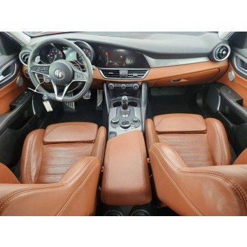 Alfa Romeo Giulia  Sedan/Limuzyna 2018,  2.0 benzyna, automat - Na sprzedaż za 32 000 zł - Tarnów - zdjęcie 8