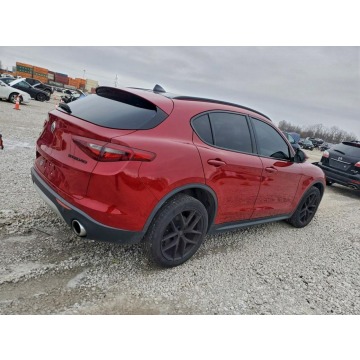 Alfa Romeo Stelvio  SUV 2018,  2.0 benzyna, automat - Na sprzedaż za 37 000 zł - Tarnów - zdjęcie 4