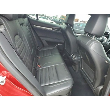 Alfa Romeo Stelvio  SUV 2018,  2.0 benzyna, automat - Na sprzedaż za 37 000 zł - Tarnów - zdjęcie 11