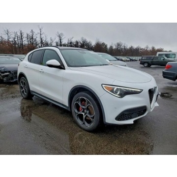 Alfa Romeo Stelvio  SUV 2019,  2.0 benzyna, automat - Na sprzedaż za 38 000 zł - Tarnów - zdjęcie 2