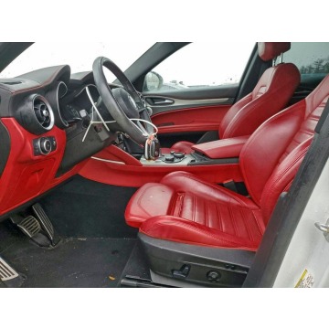 Alfa Romeo Stelvio  SUV 2019,  2.0 benzyna, automat - Na sprzedaż za 38 000 zł - Tarnów - zdjęcie 7