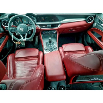 Alfa Romeo Stelvio  SUV 2019,  2.0 benzyna, automat - Na sprzedaż za 38 000 zł - Tarnów - zdjęcie 8