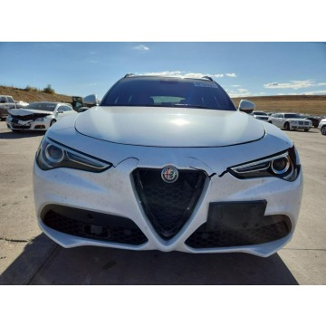 Alfa Romeo Stelvio  SUV 2018,  2.0 benzyna, automat - Na sprzedaż za 33 000 zł - Tarnów - zdjęcie 3