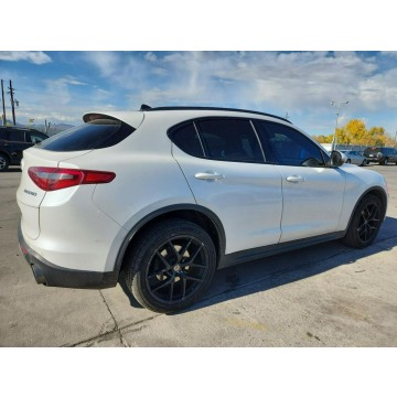 Alfa Romeo Stelvio  SUV 2018,  2.0 benzyna, automat - Na sprzedaż za 33 000 zł - Tarnów - zdjęcie 4
