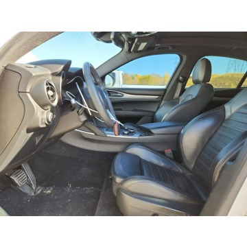 Alfa Romeo Stelvio  SUV 2018,  2.0 benzyna, automat - Na sprzedaż za 33 000 zł - Tarnów - zdjęcie 7