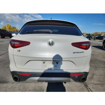 Alfa Romeo Stelvio  SUV 2018,  2.0 benzyna, automat - Na sprzedaż za 33 000 zł - Tarnów - zdjęcie 6