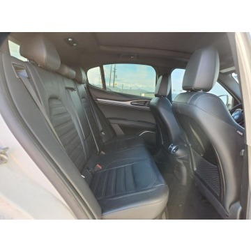 Alfa Romeo Stelvio  SUV 2018,  2.0 benzyna, automat - Na sprzedaż za 33 000 zł - Tarnów - zdjęcie 11