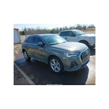 Audi Q3  SUV 2022,  2.0 benzyna, automat - Na sprzedaż za 44 000 zł - Tarnów - zdjęcie 2