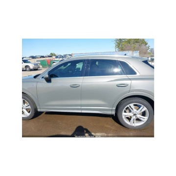 Audi Q3  SUV 2022,  2.0 benzyna, automat - Na sprzedaż za 44 000 zł - Tarnów - zdjęcie 5