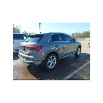 Audi Q3  SUV 2022,  2.0 benzyna, automat - Na sprzedaż za 44 000 zł - Tarnów - zdjęcie 6