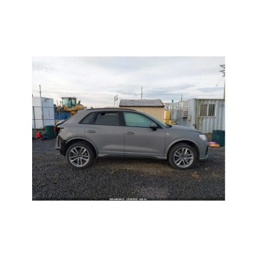 Audi Q3  SUV 2024,  2.0 benzyna, automat - Na sprzedaż za 60 000 zł - Tarnów - zdjęcie 4