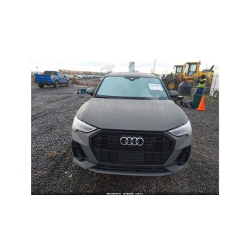 Audi Q3  SUV 2024,  2.0 benzyna, automat - Na sprzedaż za 60 000 zł - Tarnów - zdjęcie 3