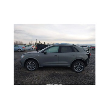 Audi Q3  SUV 2024,  2.0 benzyna, automat - Na sprzedaż za 60 000 zł - Tarnów - zdjęcie 5