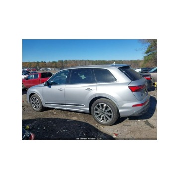 Audi Q7  SUV 2022,  2.0 benzyna, automat - Na sprzedaż za 84 000 zł - Tarnów - zdjęcie 5