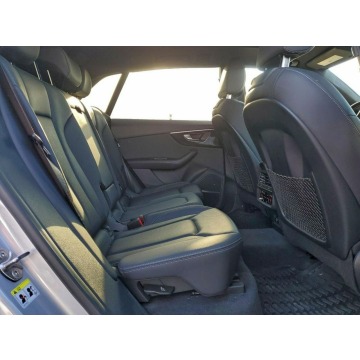 Audi Q8  SUV 2021,  3.0 benzyna, automat - Na sprzedaż za 89 000 zł - Tarnów - zdjęcie 11