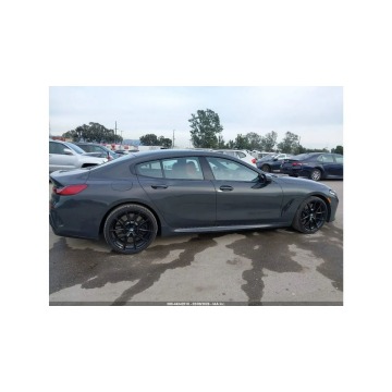 BMW M8  Sedan/Limuzyna 2025,  4.4 benzyna, automat - Na sprzedaż za 189 000 zł - Tarnów - zdjęcie 4