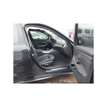 BMW Seria 3  Sedan/Limuzyna 2021,  3.0 benzyna, automat - Na sprzedaż za 62 000 zł - Tarnów - zdjęcie 9