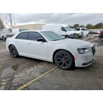 Chrysler   Sedan/Limuzyna 2019,  3.6 benzyna, automat - Na sprzedaż za 32 000 zł - Tarnów - zdjęcie 2