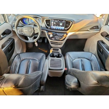 Chrysler Pacifica  Minivan/Van 2022,  3.6 hybryda, automat - Na sprzedaż za 40 000 zł - Tarnów - zdjęcie 8