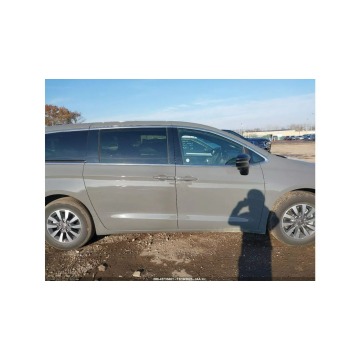 Chrysler Pacifica  Minivan/Van 2025,  3.6 hybryda, automat - Na sprzedaż za 99 000 zł - Tarnów - zdjęcie 4