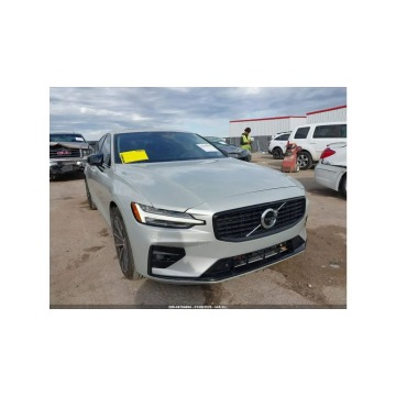 Volvo S60  Sedan/Limuzyna 2022,  2.0 benzyna, automat - Na sprzedaż za 45 000 zł - Tarnów - zdjęcie 2