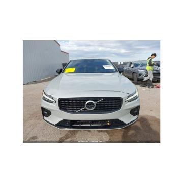 Volvo S60  Sedan/Limuzyna 2022,  2.0 benzyna, automat - Na sprzedaż za 45 000 zł - Tarnów - zdjęcie 3