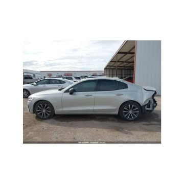 Volvo S60  Sedan/Limuzyna 2022,  2.0 benzyna, automat - Na sprzedaż za 45 000 zł - Tarnów - zdjęcie 5