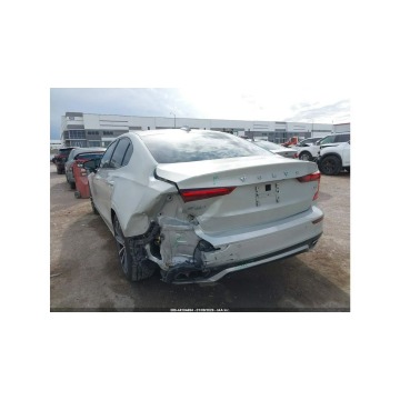Volvo S60  Sedan/Limuzyna 2022,  2.0 benzyna, automat - Na sprzedaż za 45 000 zł - Tarnów - zdjęcie 7