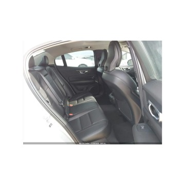 Volvo S60  Sedan/Limuzyna 2022,  2.0 benzyna, automat - Na sprzedaż za 45 000 zł - Tarnów - zdjęcie 10