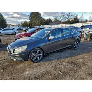 Volvo S60  Sedan/Limuzyna 2013,  3.0 benzyna, automat - Na sprzedaż za 28 000 zł - Tarnów - zdjęcie 2