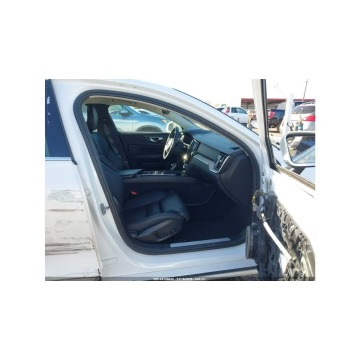 Volvo S60  Sedan/Limuzyna 2019,  2.0 benzyna, automat - Na sprzedaż za 35 000 zł - Tarnów - zdjęcie 10
