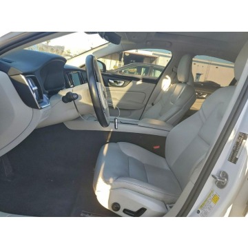 Volvo S60  Sedan/Limuzyna 2024,  2.0 benzyna, automat - Na sprzedaż za 59 000 zł - Tarnów - zdjęcie 7
