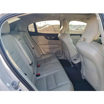 Volvo S60  Sedan/Limuzyna 2024,  2.0 benzyna, automat - Na sprzedaż za 59 000 zł - Tarnów - zdjęcie 10