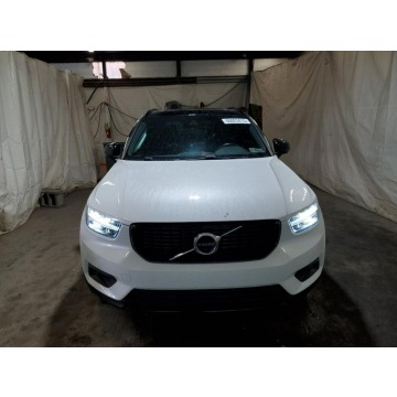 Volvo   SUV 2021,  2.0 benzyna, automat - Na sprzedaż za 42 000 zł - Tarnów - zdjęcie 2