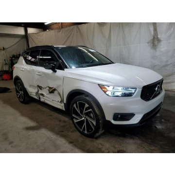 Volvo   SUV 2021,  2.0 benzyna, automat - Na sprzedaż za 42 000 zł - Tarnów - zdjęcie 3