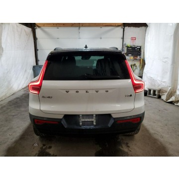Volvo   SUV 2021,  2.0 benzyna, automat - Na sprzedaż za 42 000 zł - Tarnów - zdjęcie 6