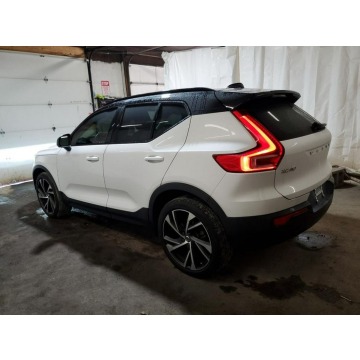 Volvo   SUV 2021,  2.0 benzyna, automat - Na sprzedaż za 42 000 zł - Tarnów - zdjęcie 5