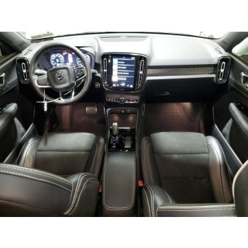 Volvo   SUV 2021,  2.0 benzyna, automat - Na sprzedaż za 42 000 zł - Tarnów - zdjęcie 8