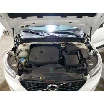 Volvo   SUV 2021,  2.0 benzyna, automat - Na sprzedaż za 42 000 zł - Tarnów - zdjęcie 11