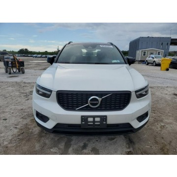 Volvo   SUV 2022,  2.0 benzyna, automat - Na sprzedaż za 47 000 zł - Tarnów - zdjęcie 3